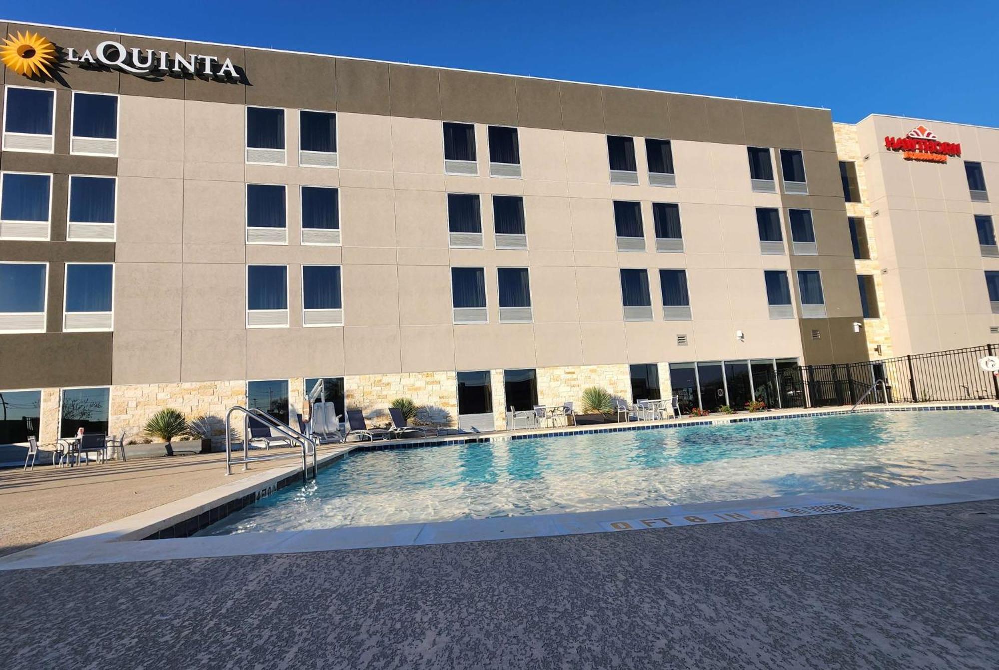 La Quinta Inn & Suites By Wyndham Del Rio Εξωτερικό φωτογραφία