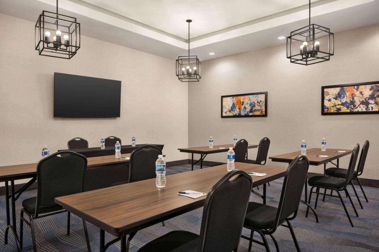 La Quinta Inn & Suites By Wyndham Del Rio Εξωτερικό φωτογραφία